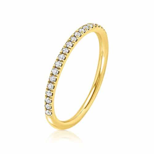 טבעת עגולה משובצת יהלומים לבנים