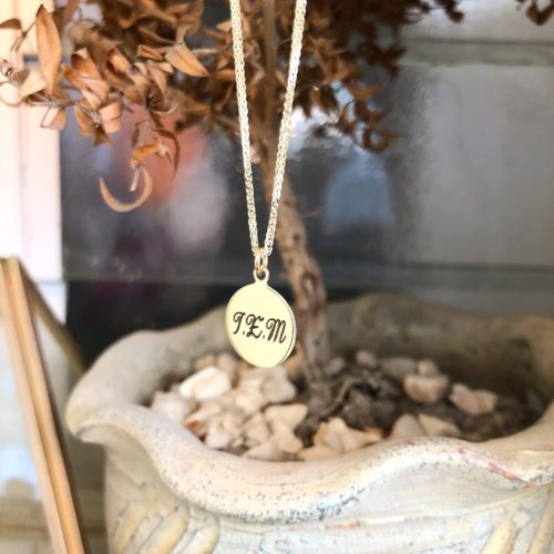 שרשרת עיגול זהב עם חריטה