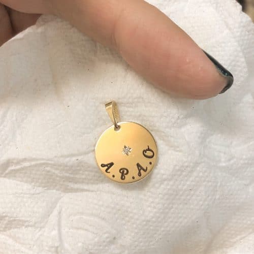 שרשרת עיגול זהב עם חריטה