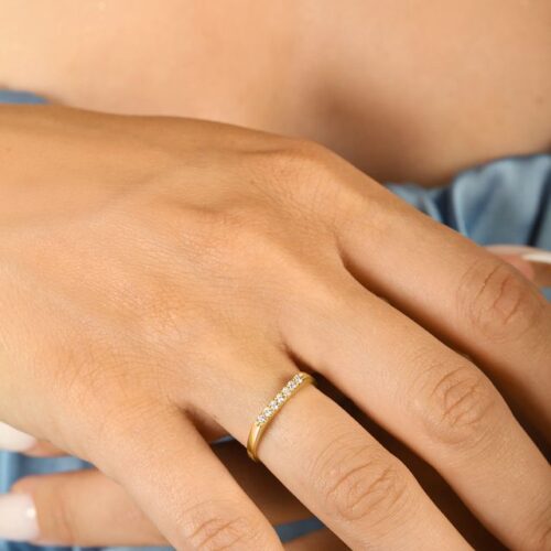 טבעת שורה יהלומים לבנים