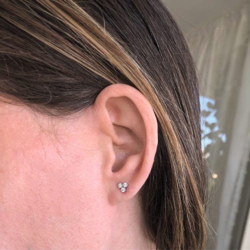 עגילי שלושה יהלומים צמודים