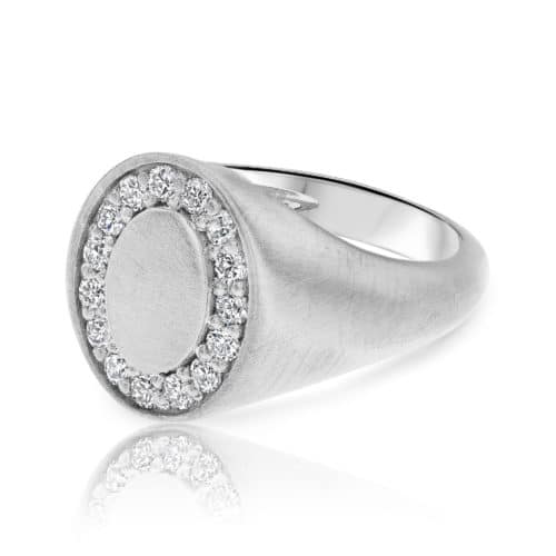 טבעת חותם אליפסה משובצת יהלומים לבנים