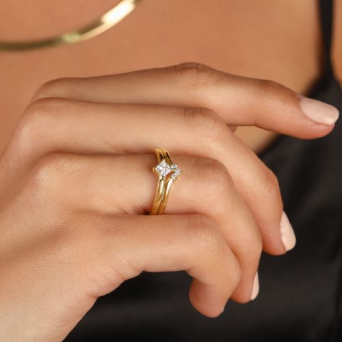 סט טבעות - יהלום פרינסס עם טבעת כתר מעל