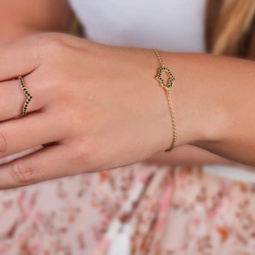 צמיד חמסה משובץ יהלומים שחורים