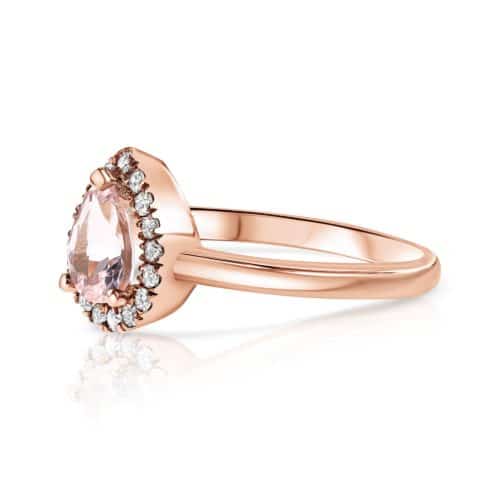 טבעת חלקה משובצת אבן מורגנייט ורודה ויהלומים לבנים