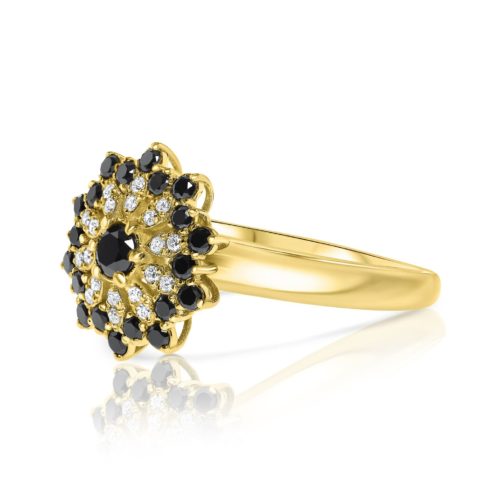 טבעת פרח משוגע משובצת יהלומים שחורים ולבנים