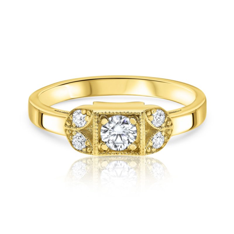 טבעת וינטאג׳ מיוחדת של סבתא עליזה משובצת מוסונייט לבן