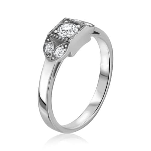 טבעת וינטאג׳ מיוחדת של סבתא עליזה משובצת מוסונייט לבן