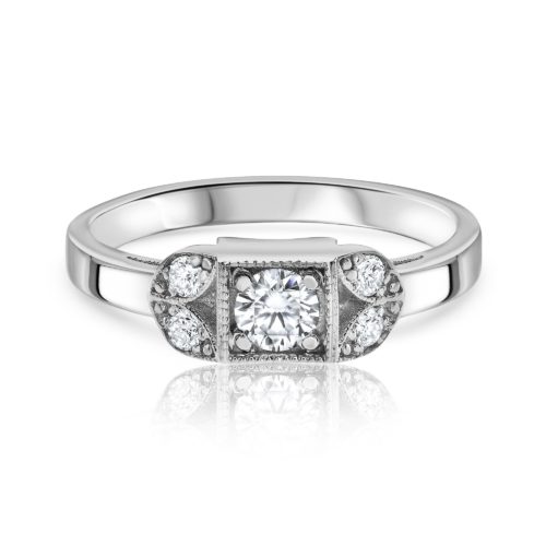 טבעת וינטאג׳ מיוחדת של סבתא עליזה משובצת מוסונייט לבן