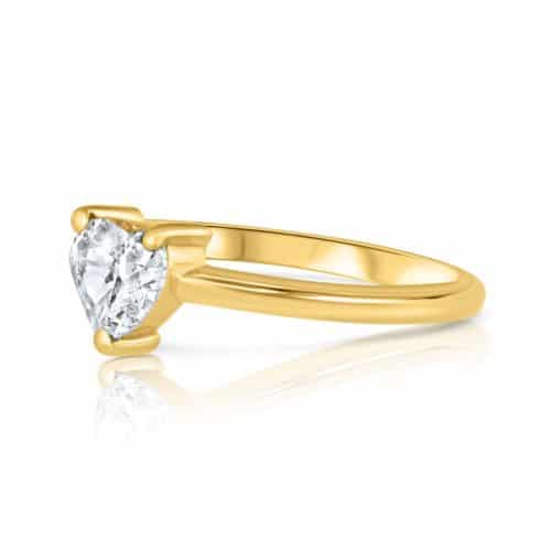 טבעת זהב עם יהלום לבן בחיתוך לב מושלם