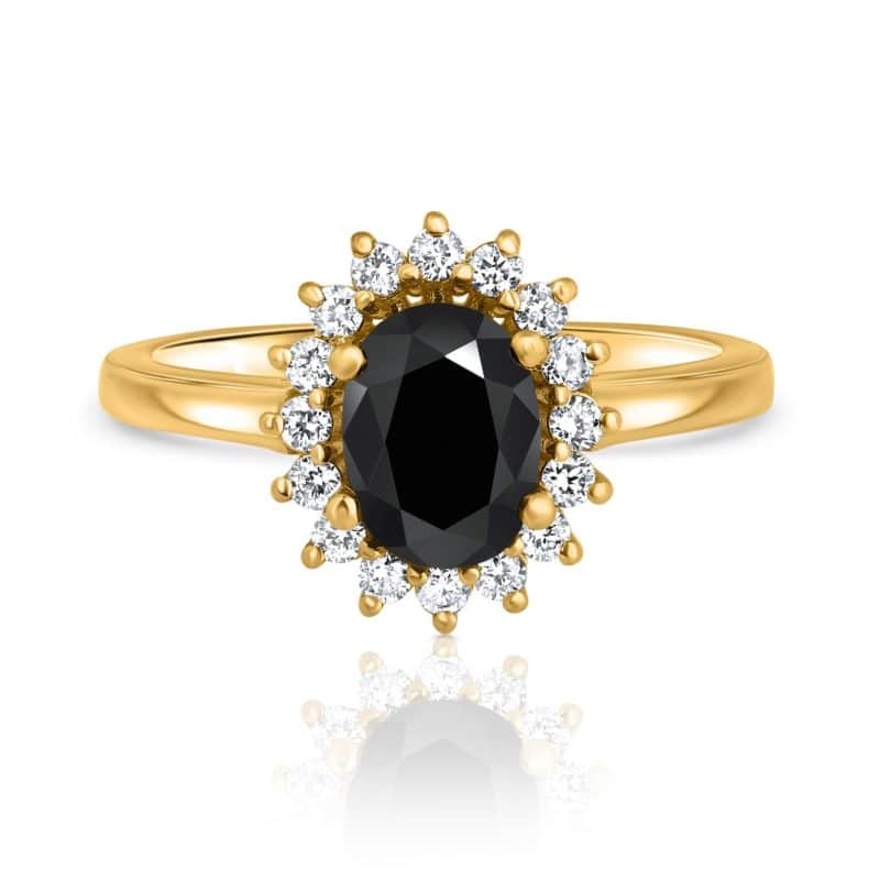 טבעת יהלום שחור אובלי עם יהלומים לבנים מסביב