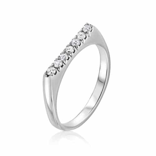 טבעת שורה לזרת משובצת יהלומים לבנים