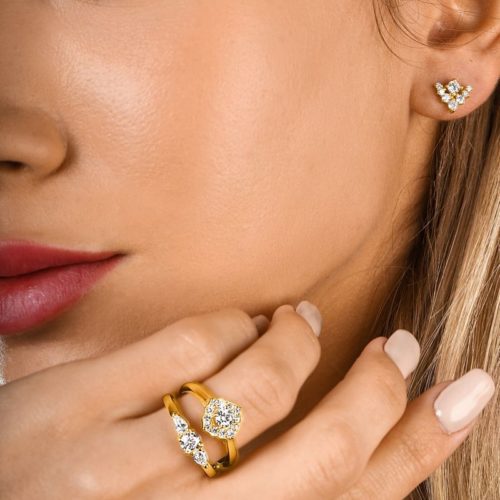 עגילי מניפת משולש צמוד משובצים יהלומים לבנים