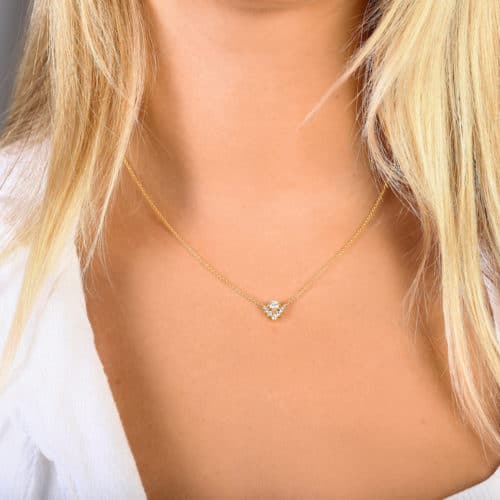 שרשרת מניפת משולש צמוד משובצים יהלומים לבנים