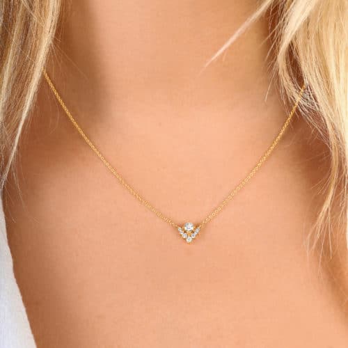 שרשרת מניפת משולש צמוד משובצים יהלומים לבנים