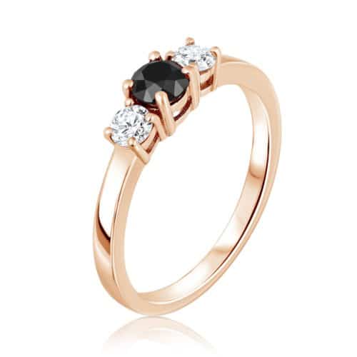 טבעת 3 יהלומים מושלמת עם יהלום מרכזי שחור