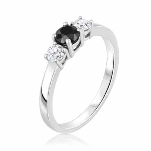 טבעת 3 יהלומים מושלמת עם יהלום מרכזי שחור
