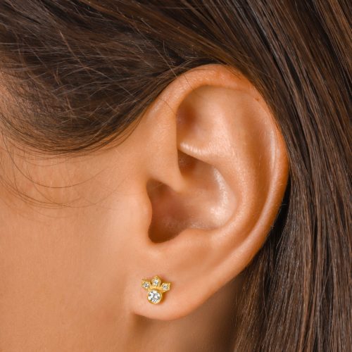 Alternative view of עגיל יהלום לבן עם 3 מעויינים קטנים