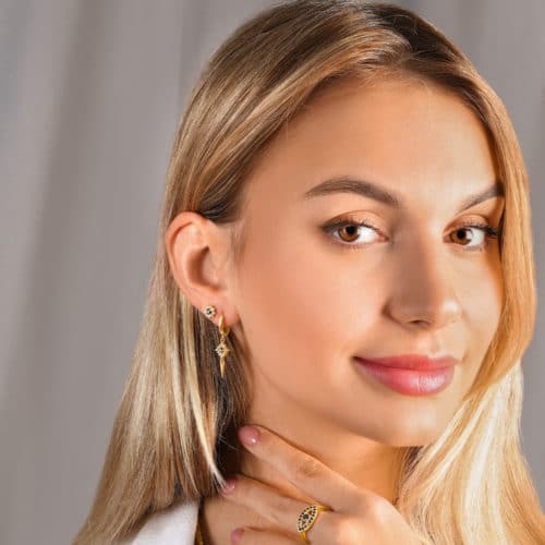 עגיל תליון כפול פרח יהלום שחור ויהלומים לבנים מסביב