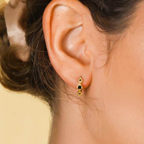 עגילי חישוק מעויינים יהלומים שחורים