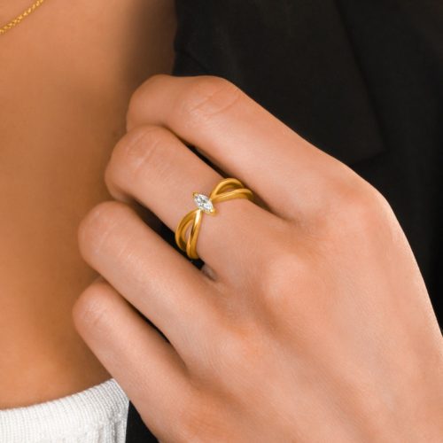 טבעת v פתוחה עם יהלום מרקיזה לבן