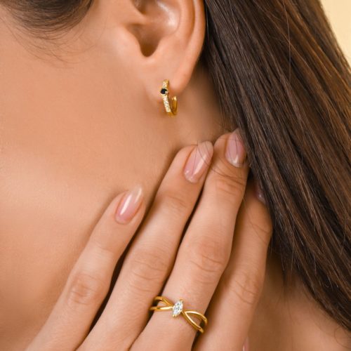 טבעת v פתוחה עם יהלום מרקיזה לבן