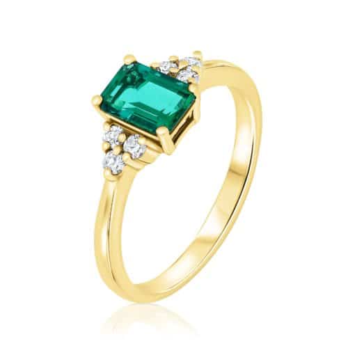 טבעת אמרלד צ׳טהאם בחיתוך אמרלד ויהלומים לבנים בצדדים