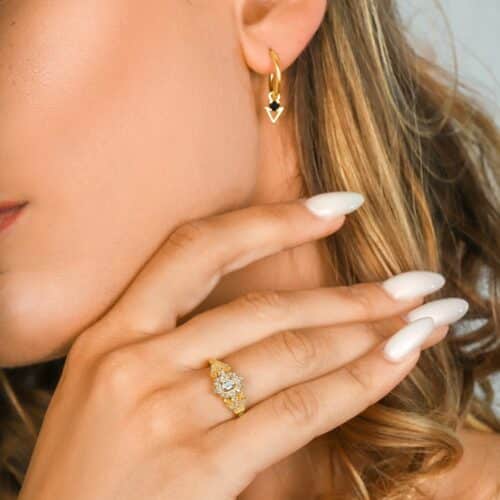 טבעת וינטאג׳ מטורפת עם יהלום אמרלד לבן