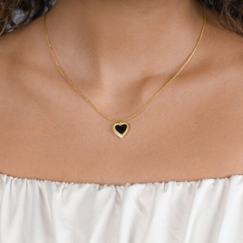 שרשרת לב וינטאג׳ עם מסגרת עדינה ואמייל שחור