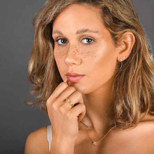 עגיל טיפה זהב משובץ יהלום לבן עגול