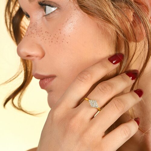 טבעת יהלומים לבנים של סבתא מינה