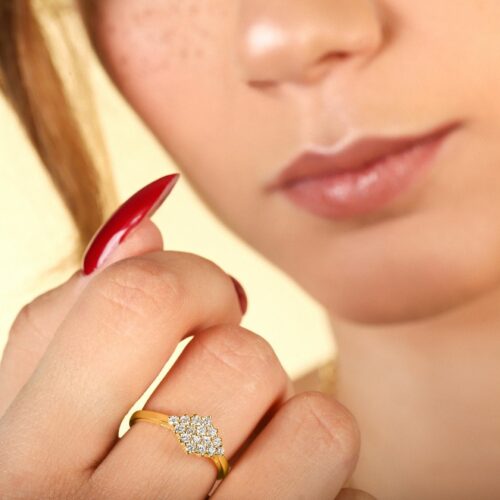 טבעת יהלומים לבנים של סבתא מינה