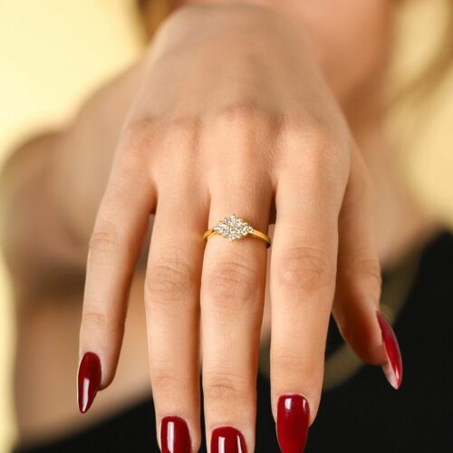 טבעת יהלומים לבנים של סבתא מינה