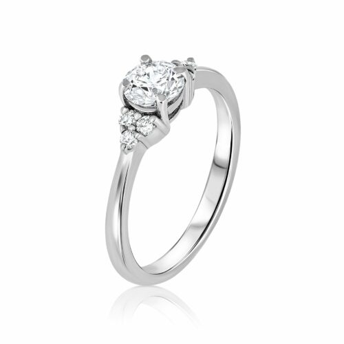 טבעת חצי קארט יהלום לבן עם 6 יהלומים לבנים בצדדים - יהלומי מעבדה