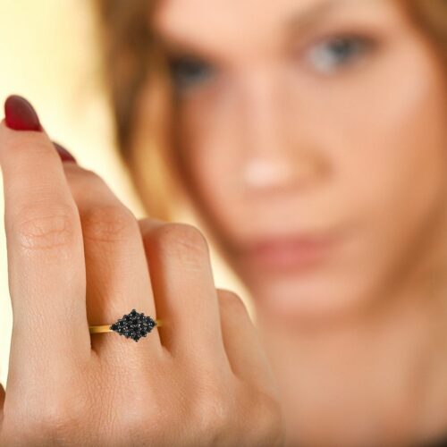 טבעת יהלומים שחורים של סבתא מינה4