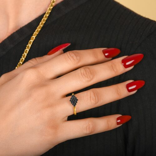 טבעת יהלומים שחורים של סבתא מינה