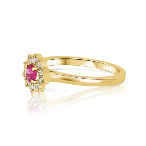 טבעת פרח מיוחד עם רובי עגול טבעי במרכז ויהלומים לבנים מסביב