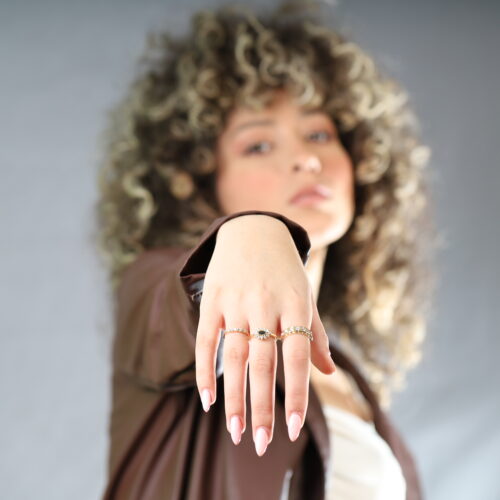 טבעת וינטאג׳ של סבתא רחל משובצת יהלומים לבנים