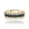 טבעת היסטרית של יהלומים שחורים עם מסגרת מיוחדת של יהלומים לבנים