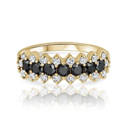 טבעת היסטרית של יהלומים שחורים עם מסגרת מיוחדת של יהלומים לבנים