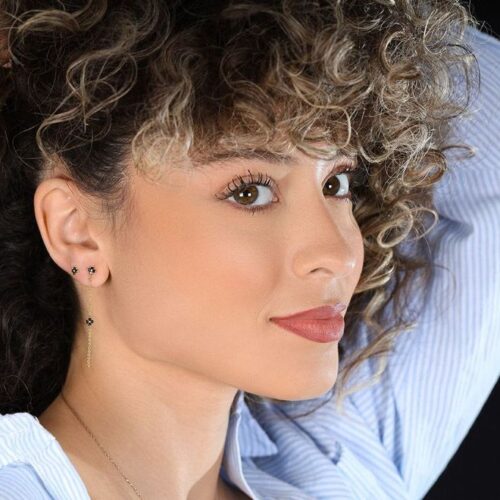 עגיל פרח כפול עם שרשרת ארוכה ועדינה משובץ יהלומים שחורים