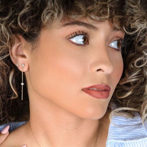 עגיל פרח כפול עם שרשרת עדינה משובץ יהלומים לבנים