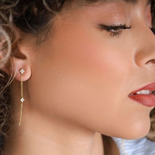 עגיל פרח כפול עם שרשרת עדינה משובץ יהלומים לבנים