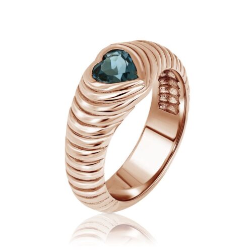 טבעת חותם מיוחדת משובצת לב בלו טופז - מהדורה מוגבלת