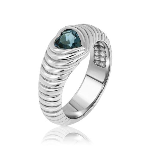 טבעת חותם מיוחדת משובצת לב בלו טופז - מהדורה מוגבלת