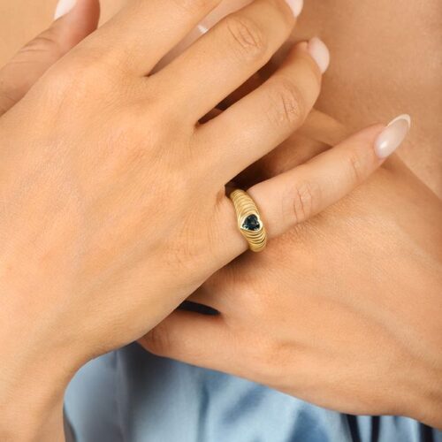 טבעת חותם מיוחדת משובצת לב בלו טופז - מהדורה מוגבלת