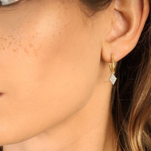 עגילי חישוק עם תליון מעוין מפוצץ יהלומים לבנים