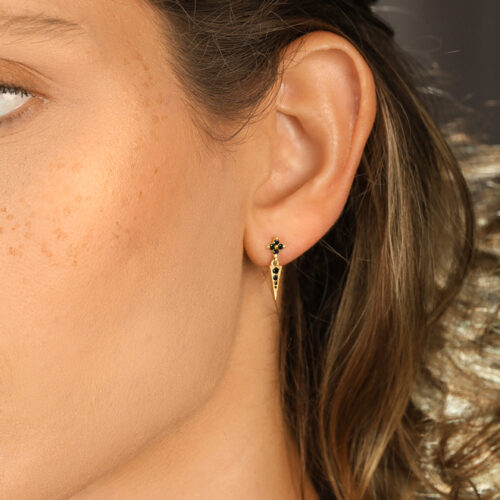 עגיל פרח קטן ועדין עם קונוס תלוי משובץ יהלומים שחוריםש