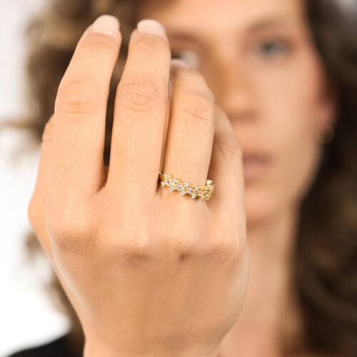 טבעת שורה זיגזג משובצת ספיר סגול טבעי עם יהלומים לבנים