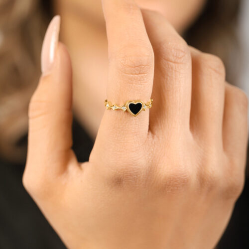 טבעת לב וינטאג׳ עם אמייל שחור וכוכבים משובצים יהלומים לבנים